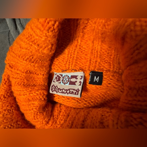 Vintage 90’s Orange and Green Women's Sweater in like new condition. - Picture 5 of 10